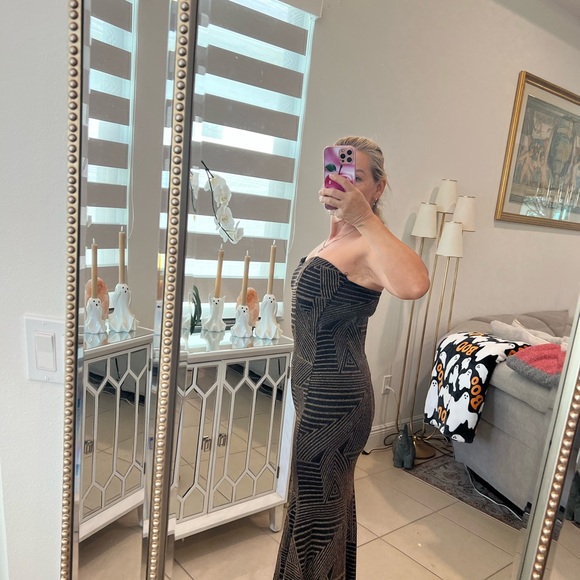 Elegant Strapless Black and Gold Evening Dress - Picture 2 of 9